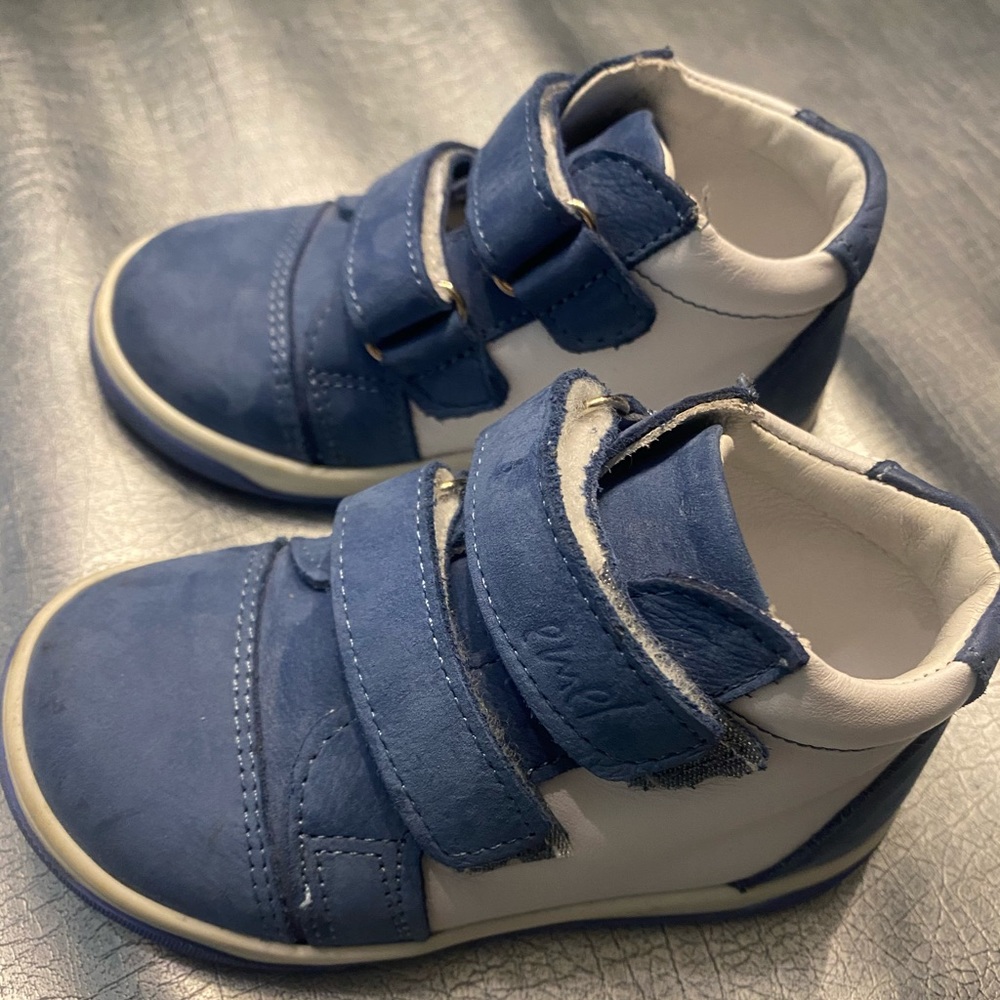 EUC Emel high top Velcro sneakers size 21/us 5.5